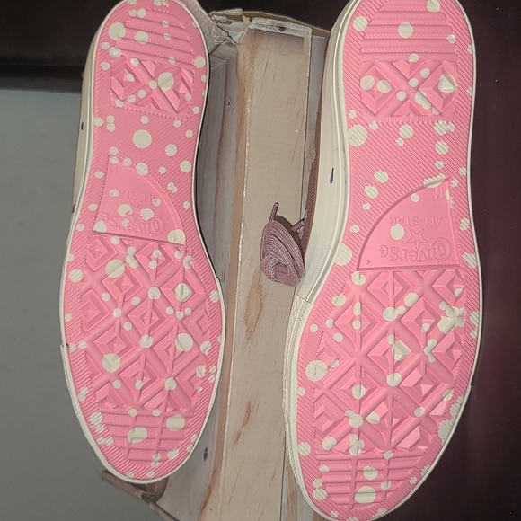 Converse - Picture 3 of 7